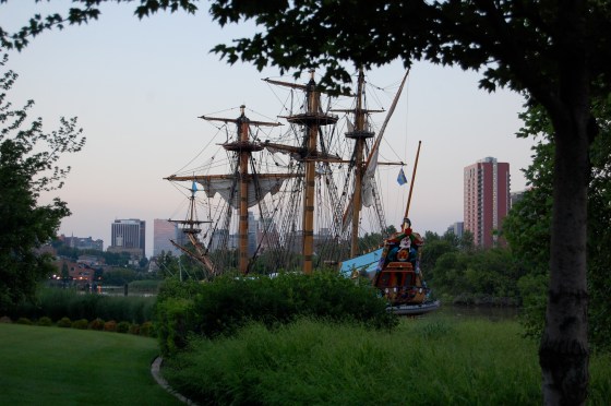 Kalmar Nyckel in the trees